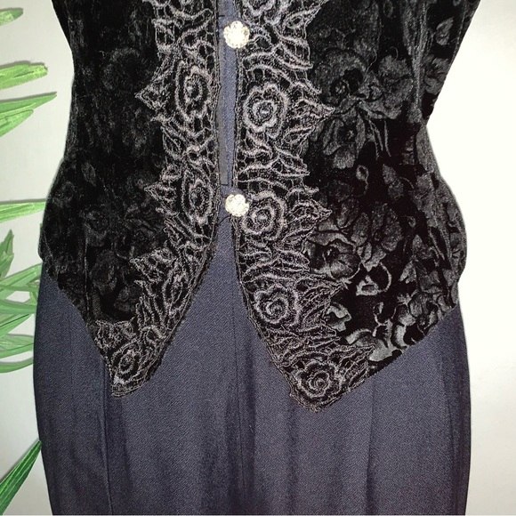 v i n t a g e :: Velvet Vest Bracade Embroidered Overall Back Tie - Picture 16 of 16